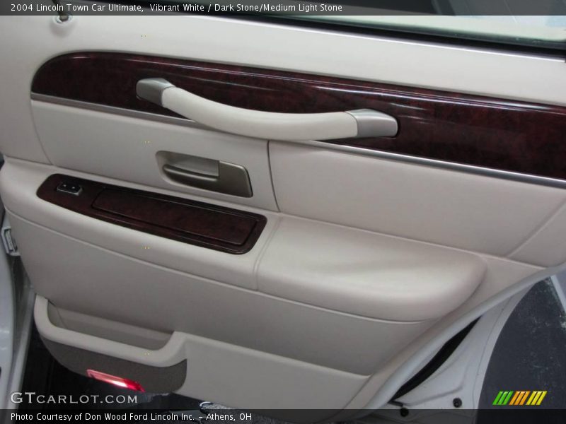 Vibrant White / Dark Stone/Medium Light Stone 2004 Lincoln Town Car Ultimate