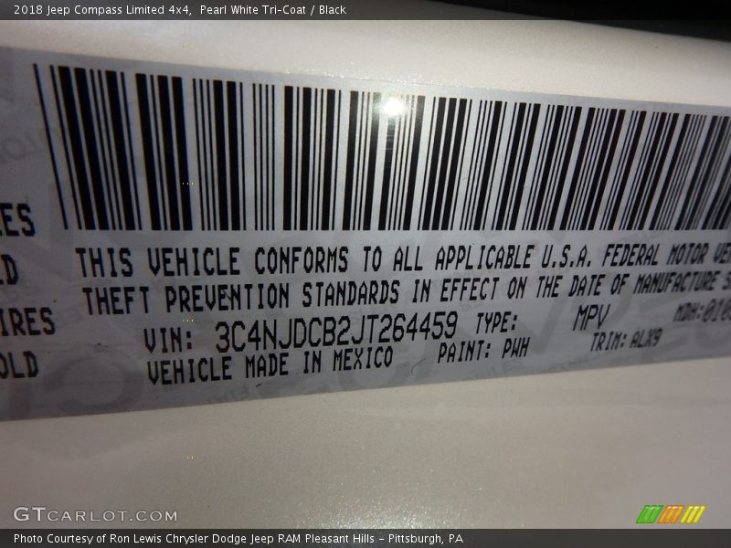 Pearl White Tri–Coat / Black 2018 Jeep Compass Limited 4x4
