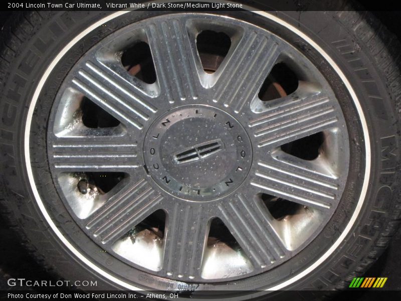 Vibrant White / Dark Stone/Medium Light Stone 2004 Lincoln Town Car Ultimate