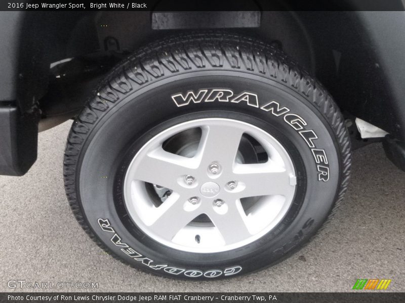 Bright White / Black 2016 Jeep Wrangler Sport