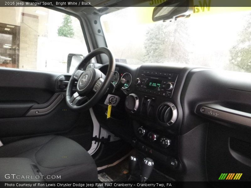 Bright White / Black 2016 Jeep Wrangler Sport
