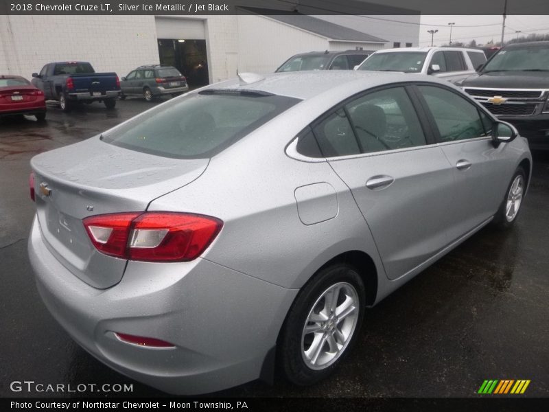 Silver Ice Metallic / Jet Black 2018 Chevrolet Cruze LT