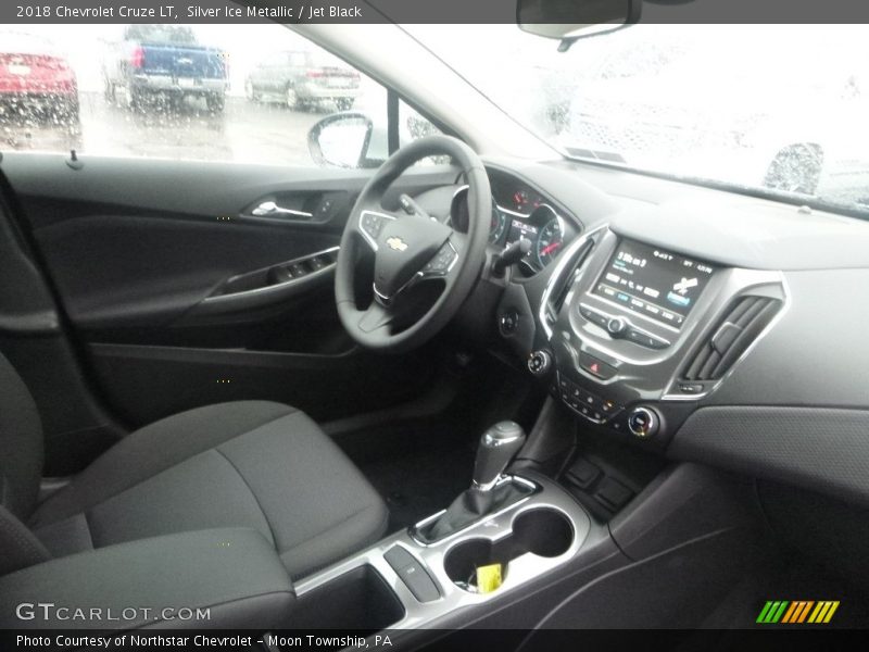 Silver Ice Metallic / Jet Black 2018 Chevrolet Cruze LT