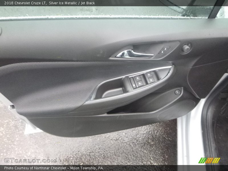 Silver Ice Metallic / Jet Black 2018 Chevrolet Cruze LT