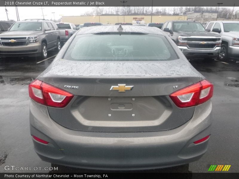 Pepperdust Metallic / Jet Black 2018 Chevrolet Cruze LT