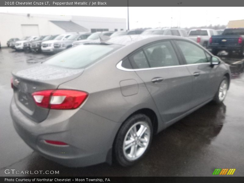 Pepperdust Metallic / Jet Black 2018 Chevrolet Cruze LT