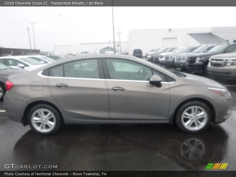 Pepperdust Metallic / Jet Black 2018 Chevrolet Cruze LT