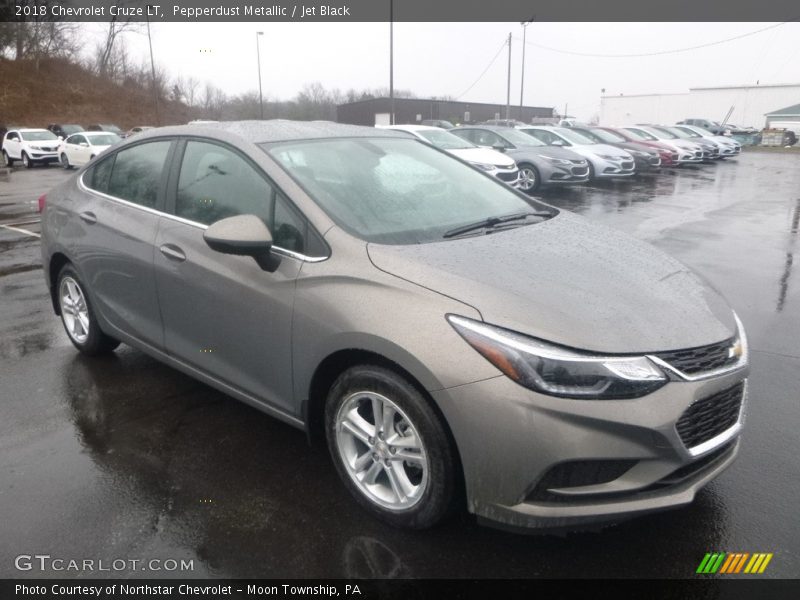 Pepperdust Metallic / Jet Black 2018 Chevrolet Cruze LT