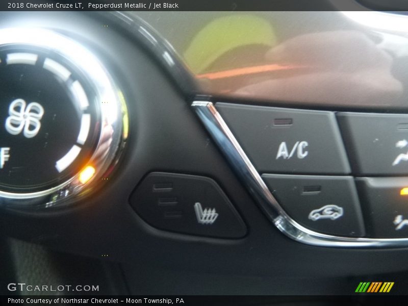 Pepperdust Metallic / Jet Black 2018 Chevrolet Cruze LT