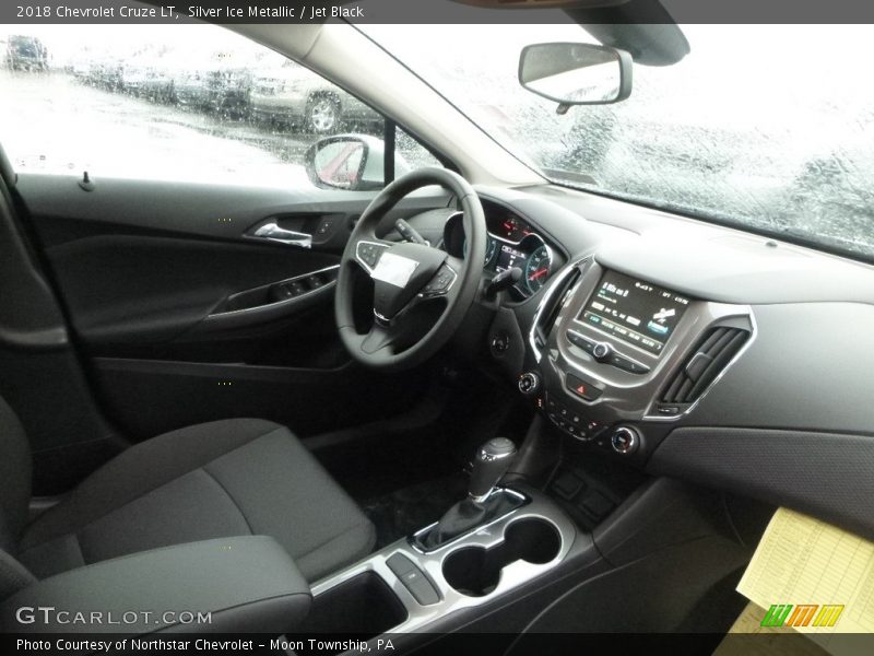 Silver Ice Metallic / Jet Black 2018 Chevrolet Cruze LT