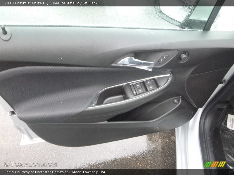 Silver Ice Metallic / Jet Black 2018 Chevrolet Cruze LT