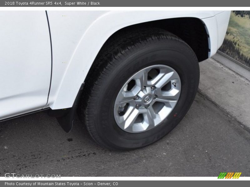 Super White / Black 2018 Toyota 4Runner SR5 4x4