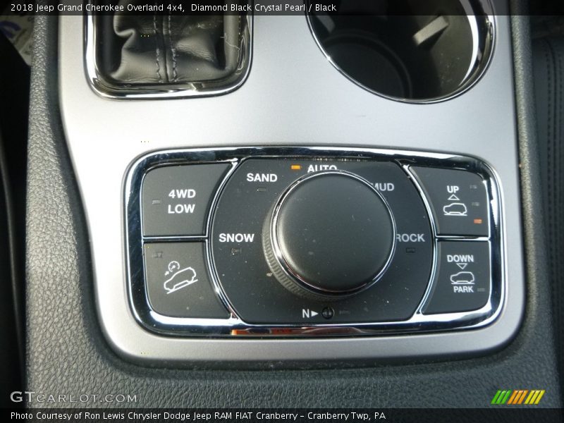 Diamond Black Crystal Pearl / Black 2018 Jeep Grand Cherokee Overland 4x4