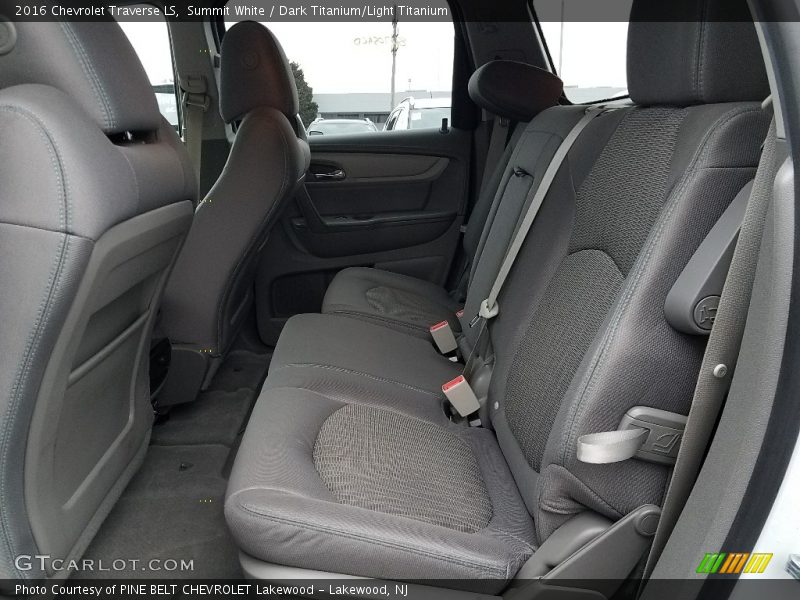Summit White / Dark Titanium/Light Titanium 2016 Chevrolet Traverse LS