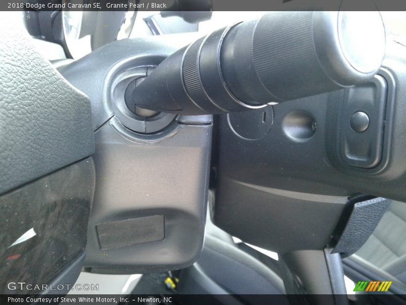 Granite Pearl / Black 2018 Dodge Grand Caravan SE