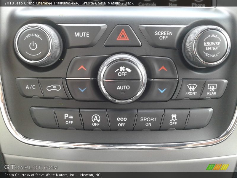 Controls of 2018 Grand Cherokee Trailhawk 4x4