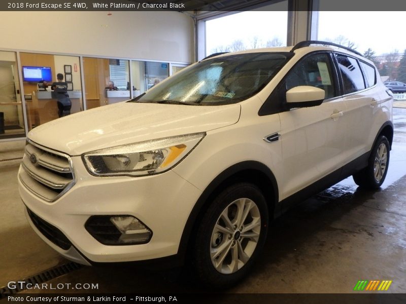 White Platinum / Charcoal Black 2018 Ford Escape SE 4WD
