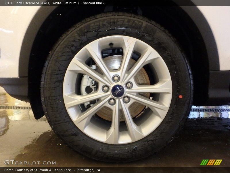 White Platinum / Charcoal Black 2018 Ford Escape SE 4WD
