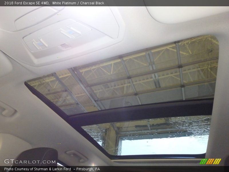 White Platinum / Charcoal Black 2018 Ford Escape SE 4WD