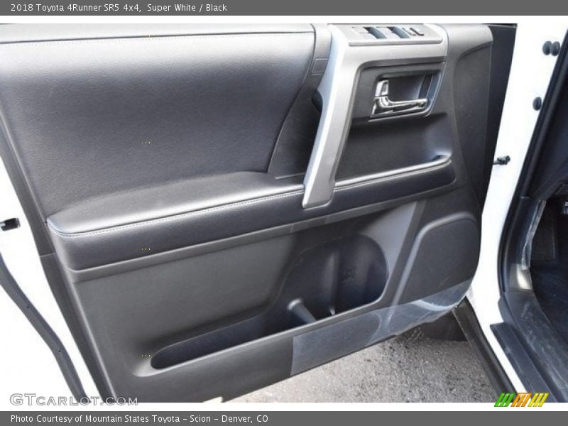 Super White / Black 2018 Toyota 4Runner SR5 4x4