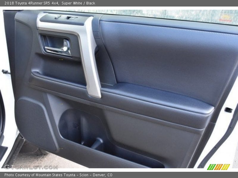 Super White / Black 2018 Toyota 4Runner SR5 4x4