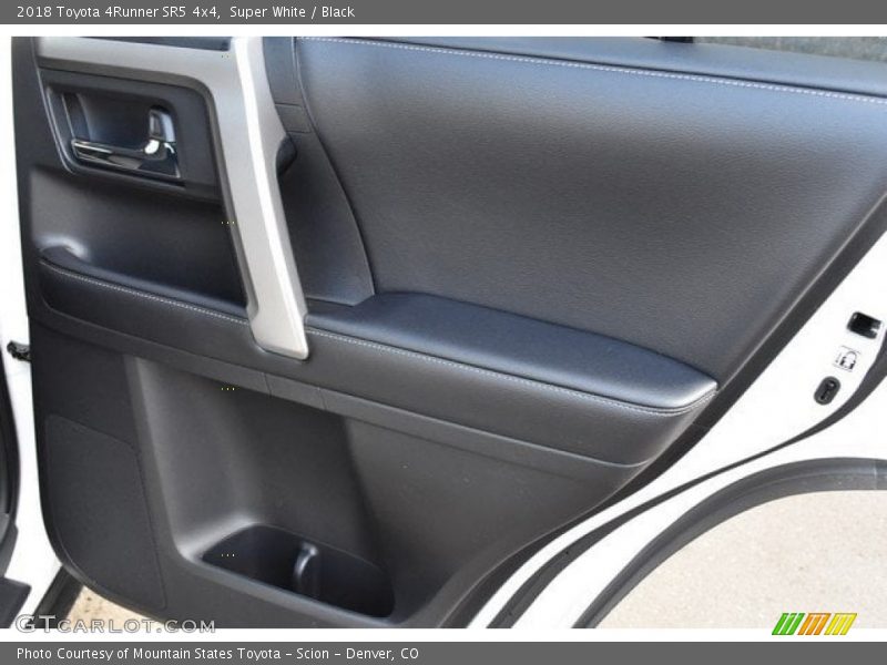 Super White / Black 2018 Toyota 4Runner SR5 4x4