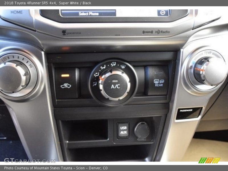 Super White / Black 2018 Toyota 4Runner SR5 4x4