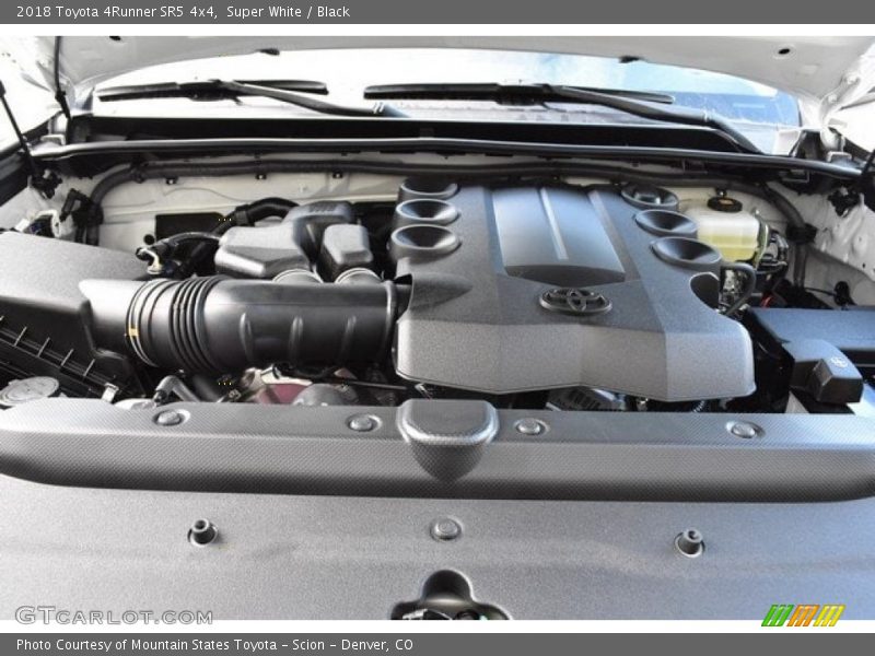 Super White / Black 2018 Toyota 4Runner SR5 4x4