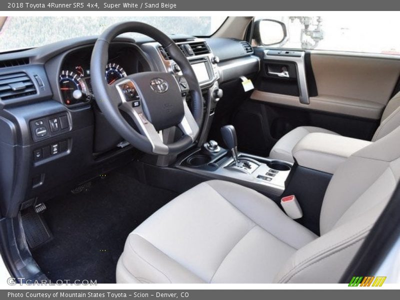 Super White / Sand Beige 2018 Toyota 4Runner SR5 4x4