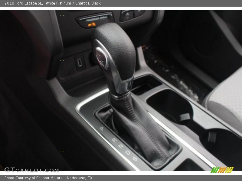 White Platinum / Charcoal Black 2018 Ford Escape SE