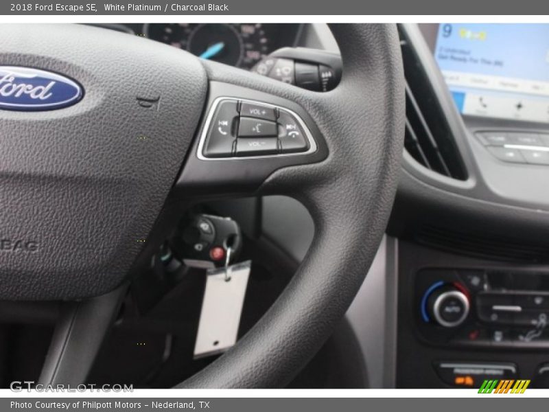 White Platinum / Charcoal Black 2018 Ford Escape SE