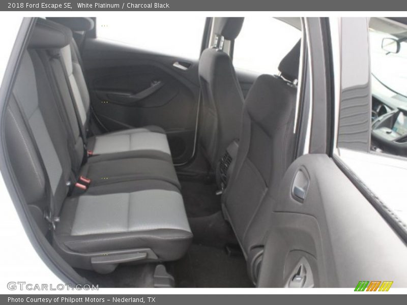 White Platinum / Charcoal Black 2018 Ford Escape SE