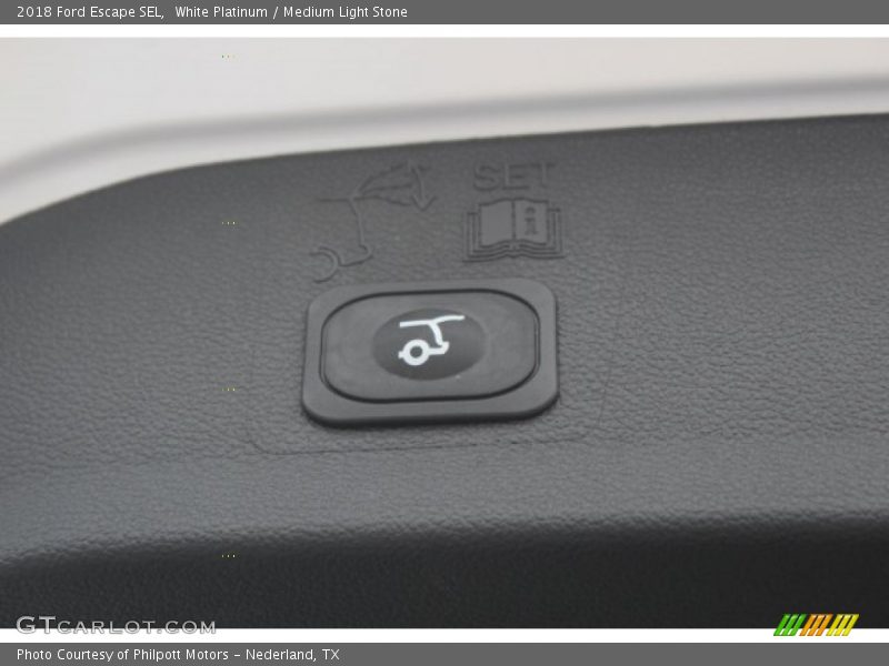 White Platinum / Medium Light Stone 2018 Ford Escape SEL
