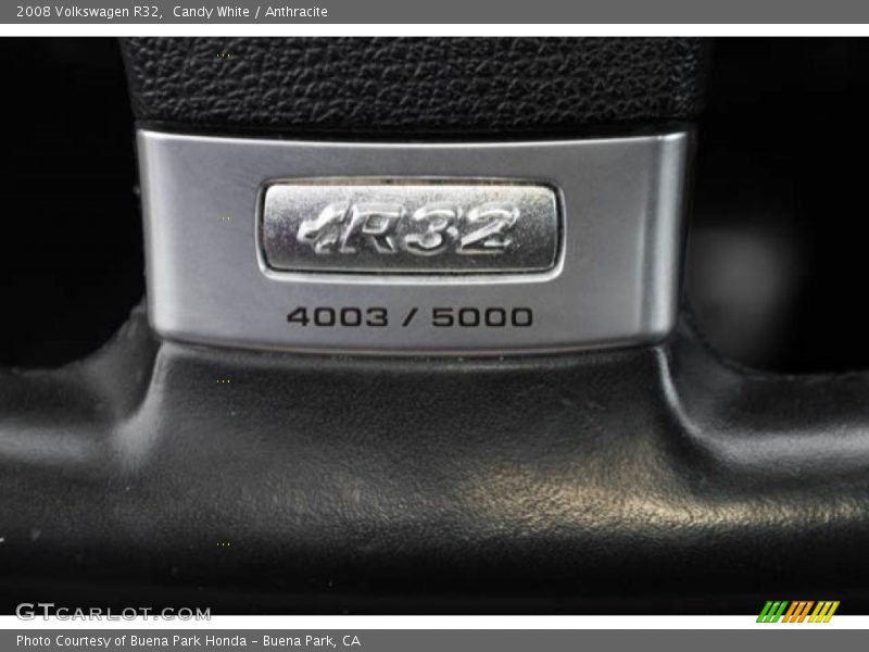 Candy White / Anthracite 2008 Volkswagen R32
