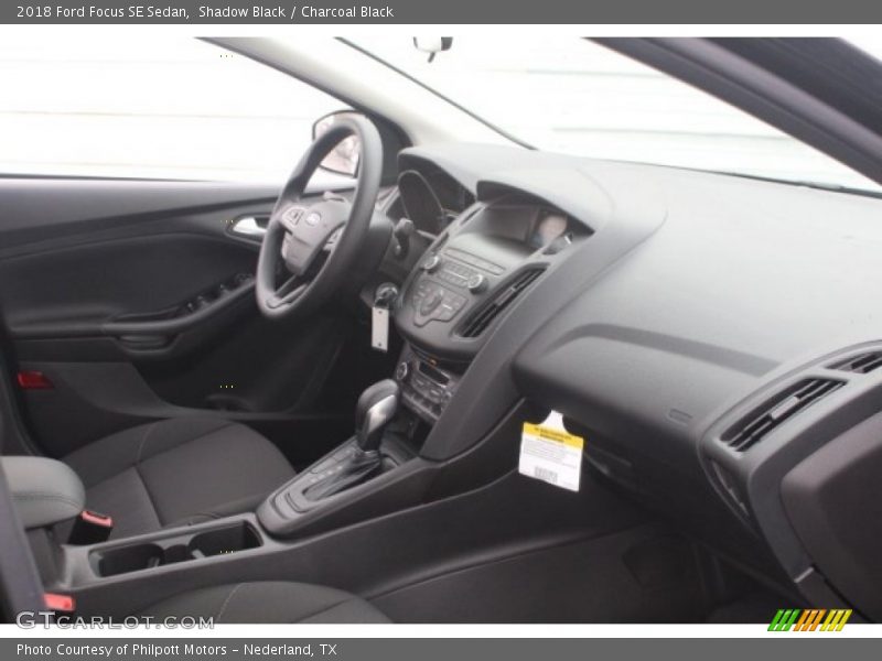 Shadow Black / Charcoal Black 2018 Ford Focus SE Sedan