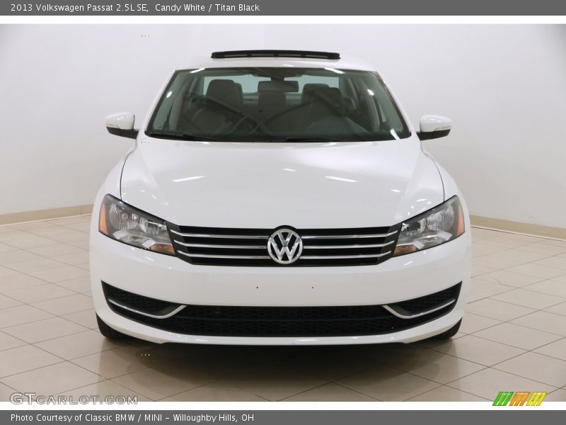Candy White / Titan Black 2013 Volkswagen Passat 2.5L SE