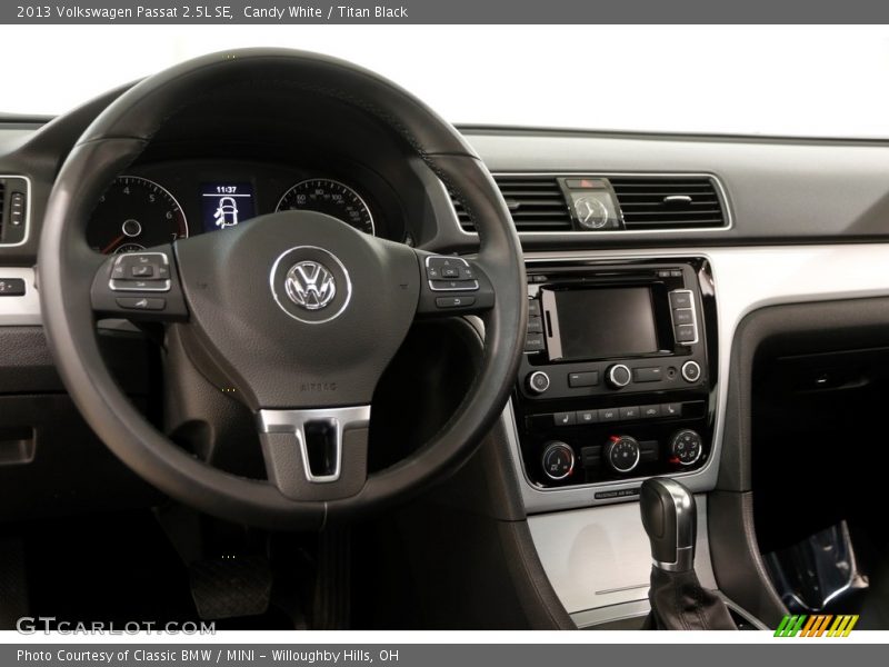 Candy White / Titan Black 2013 Volkswagen Passat 2.5L SE