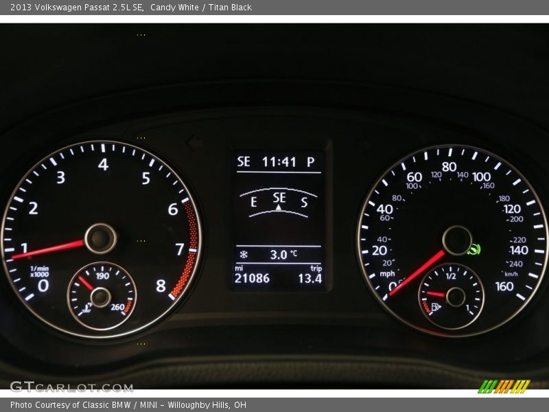 Candy White / Titan Black 2013 Volkswagen Passat 2.5L SE