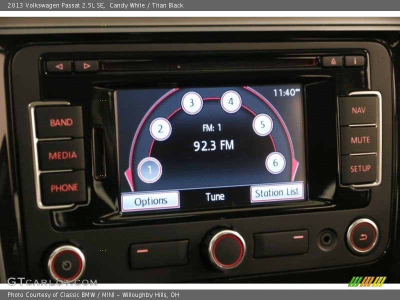 Candy White / Titan Black 2013 Volkswagen Passat 2.5L SE