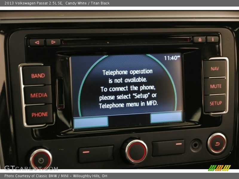 Candy White / Titan Black 2013 Volkswagen Passat 2.5L SE