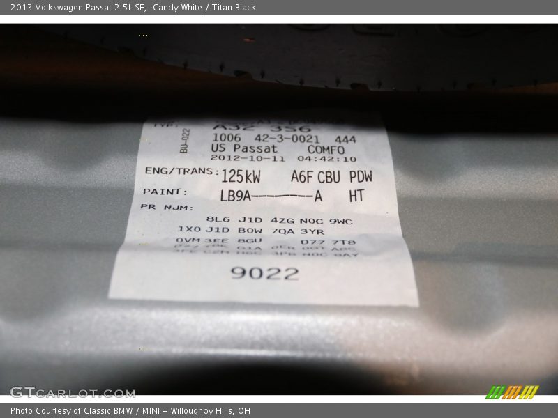 Candy White / Titan Black 2013 Volkswagen Passat 2.5L SE