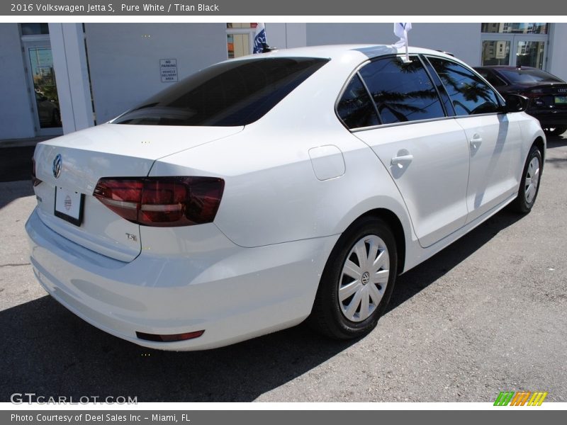 Pure White / Titan Black 2016 Volkswagen Jetta S