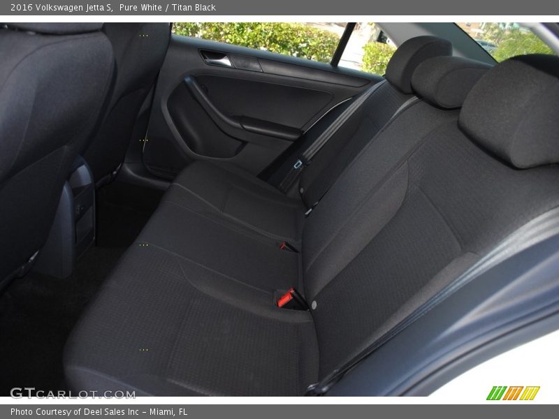Pure White / Titan Black 2016 Volkswagen Jetta S
