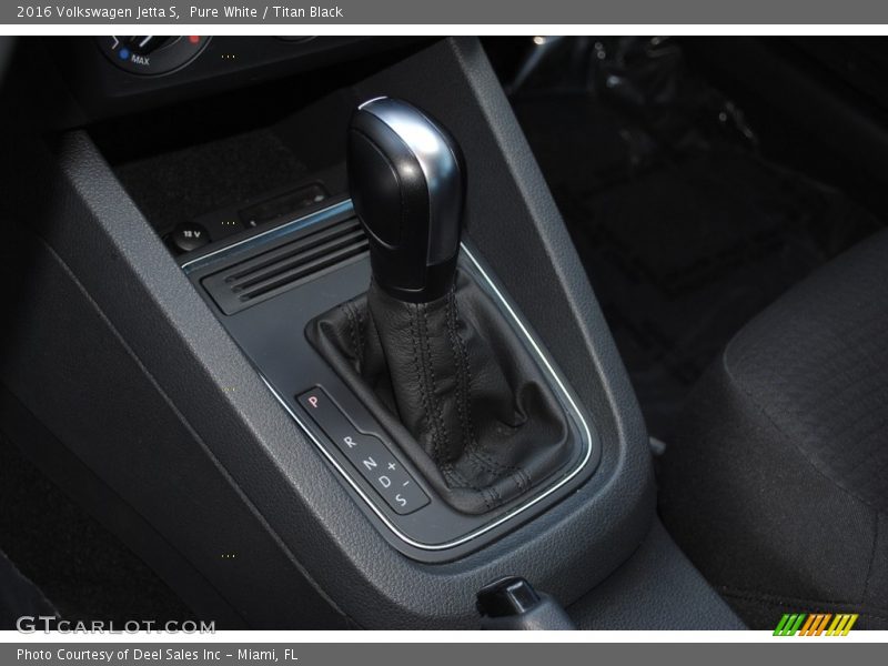 Pure White / Titan Black 2016 Volkswagen Jetta S