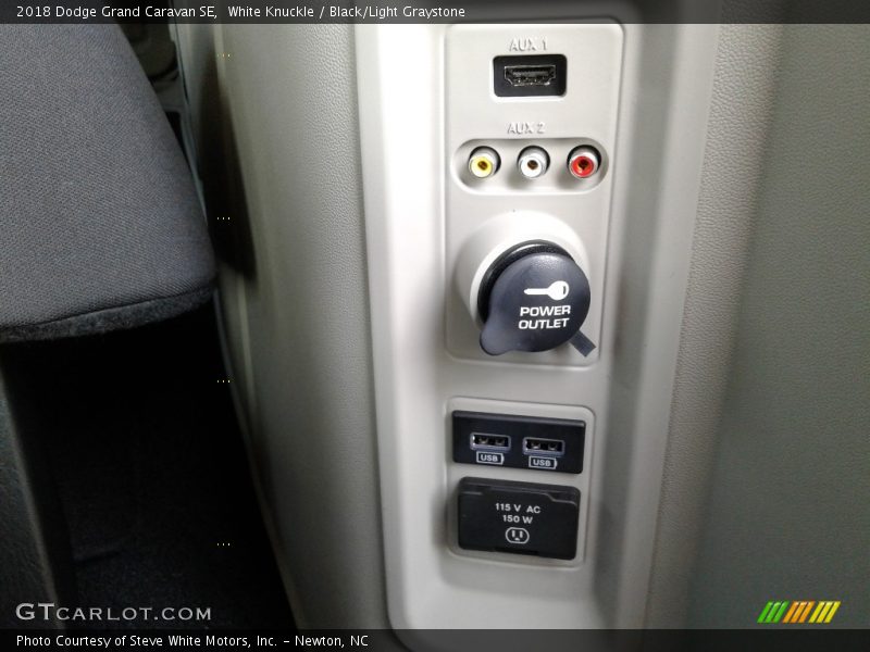 White Knuckle / Black/Light Graystone 2018 Dodge Grand Caravan SE