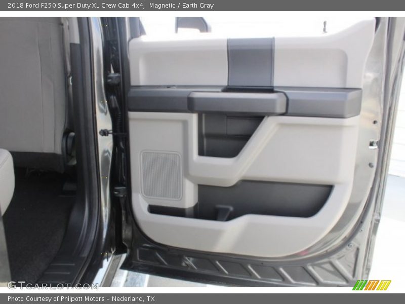 Magnetic / Earth Gray 2018 Ford F250 Super Duty XL Crew Cab 4x4