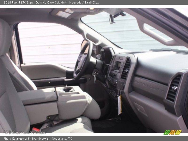 Magnetic / Earth Gray 2018 Ford F250 Super Duty XL Crew Cab 4x4