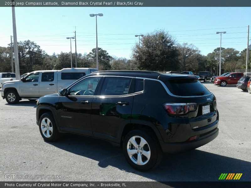 Diamond Black Crystal Pearl / Black/Ski Gray 2018 Jeep Compass Latitude