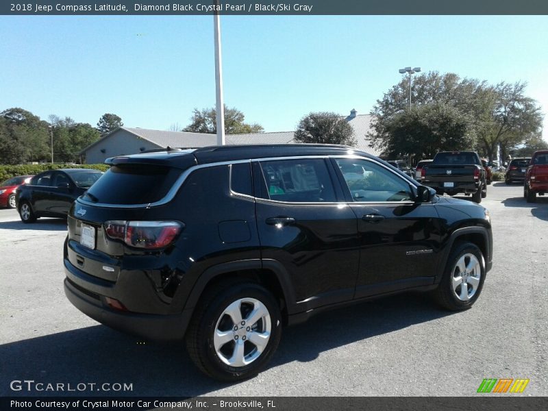Diamond Black Crystal Pearl / Black/Ski Gray 2018 Jeep Compass Latitude