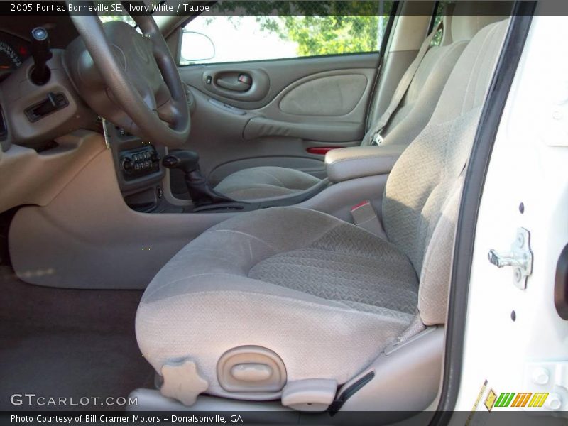 Ivory White / Taupe 2005 Pontiac Bonneville SE